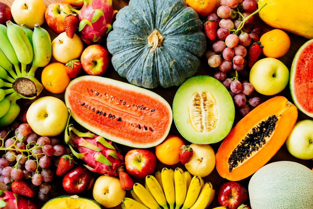 O Brasil é um país privilegiado quando o assunto é alimentação e o mesmo podemos dizer sobre as frutas brasileiras, por isso vamos conhecer mais sobre elas e seus benefícios para a saúde.