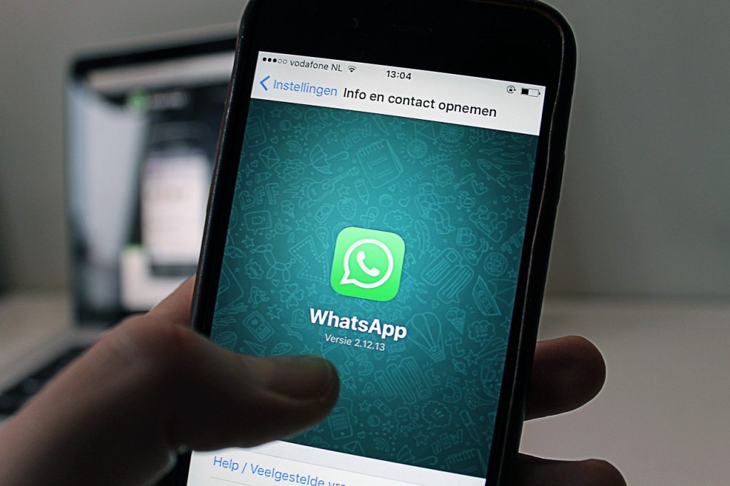 O aplicativo tem sido um dos mais ultilizados pelos brasileiros e com isso o número de golpes no whatsapp tem aumentado muito.